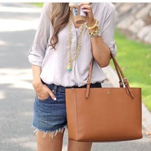⭐️🎉HP🎉⭐️available Tory Burch York tote